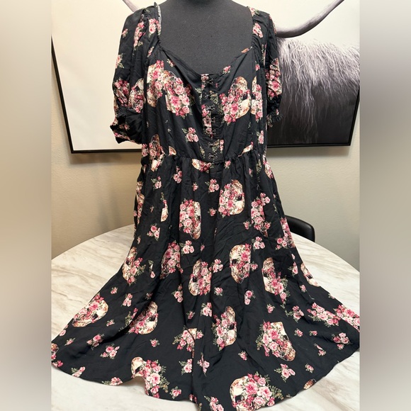 torrid Dresses & Skirts - Torrid black dress eye hook clasps pink floral print twirl skirt NWT size 2